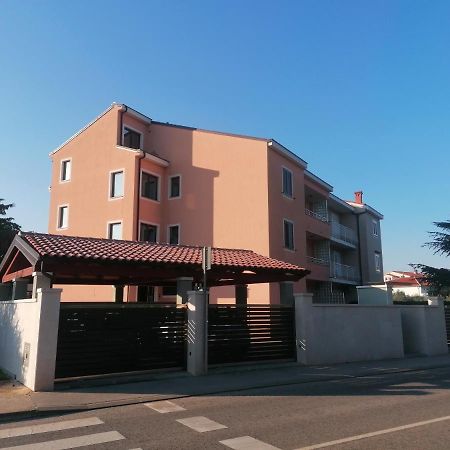 Apartments Centener 罗维尼 外观 照片