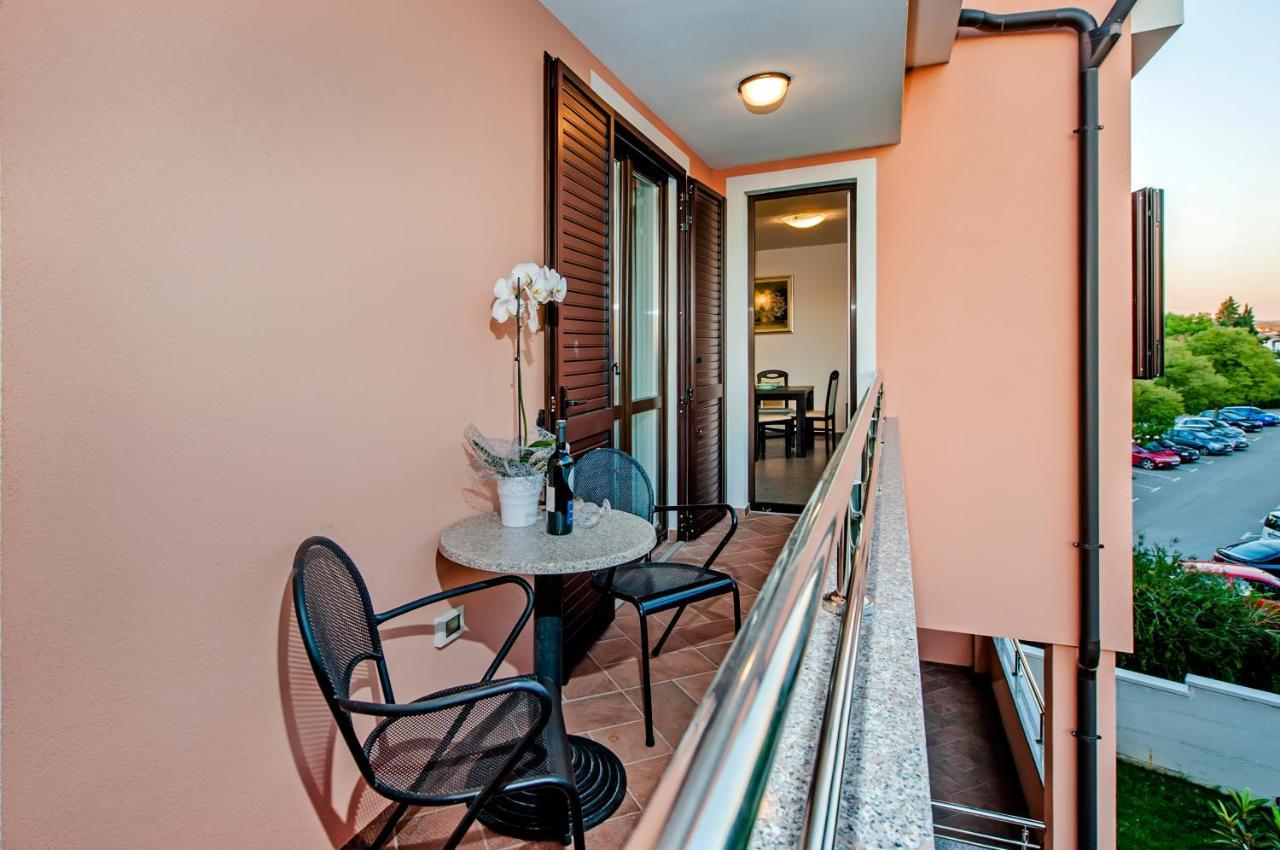 Apartments Centener 罗维尼 外观 照片