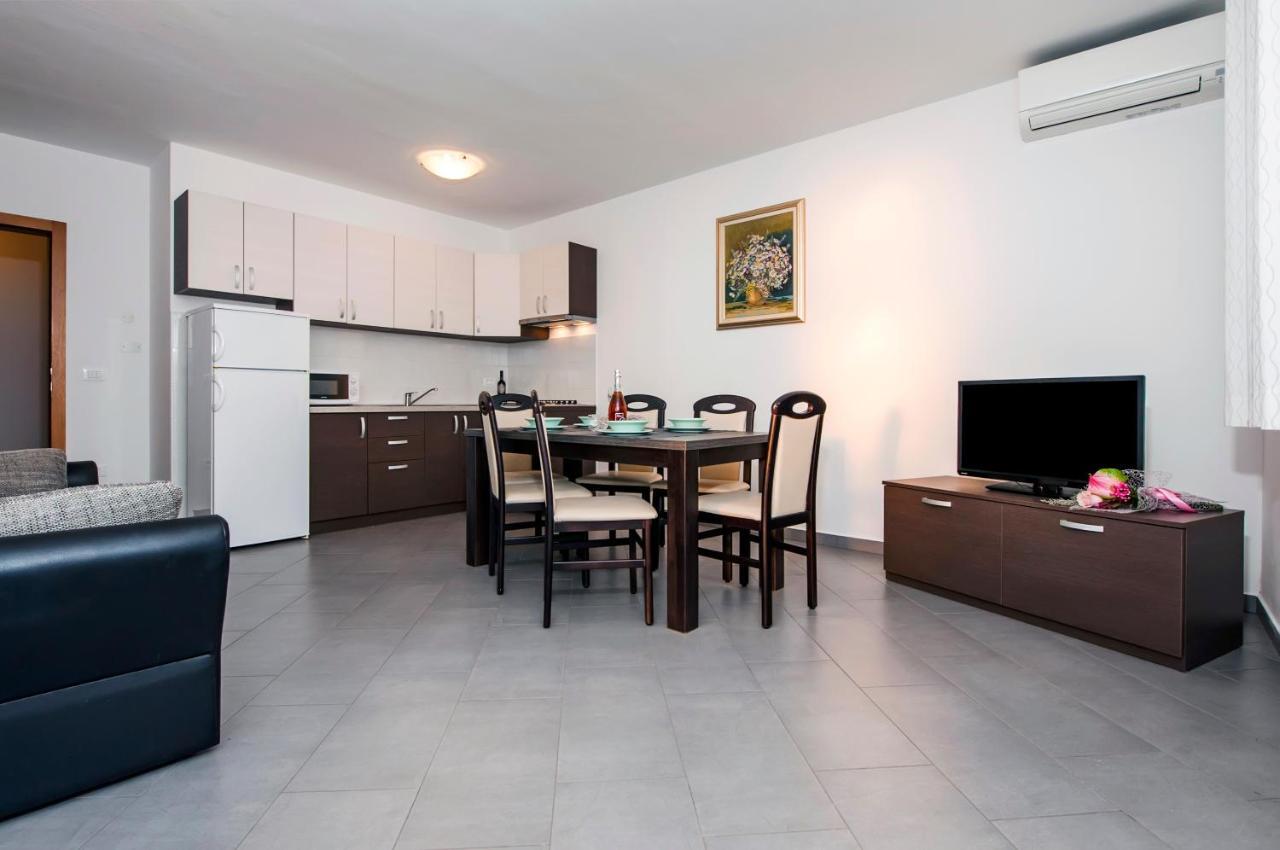 Apartments Centener 罗维尼 外观 照片