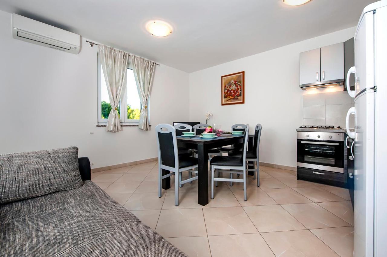 Apartments Centener 罗维尼 外观 照片
