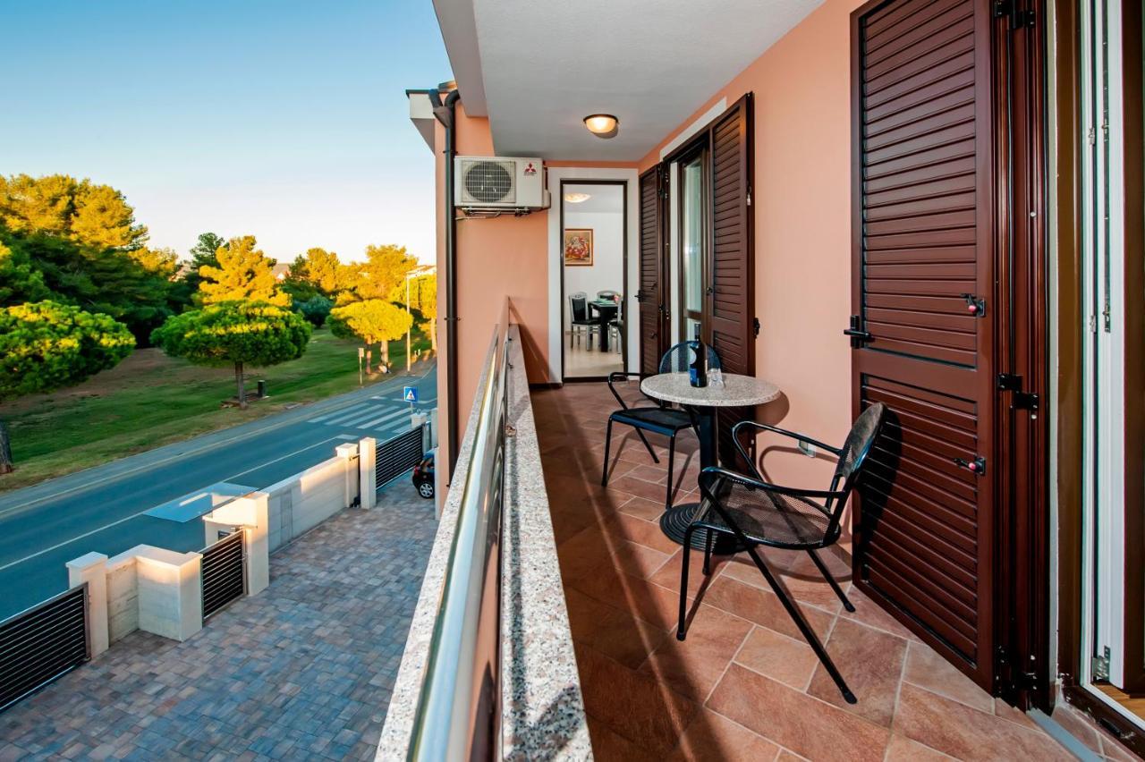 Apartments Centener 罗维尼 外观 照片