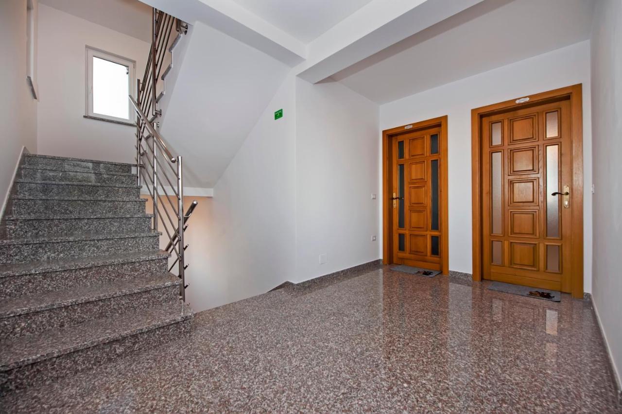 Apartments Centener 罗维尼 外观 照片