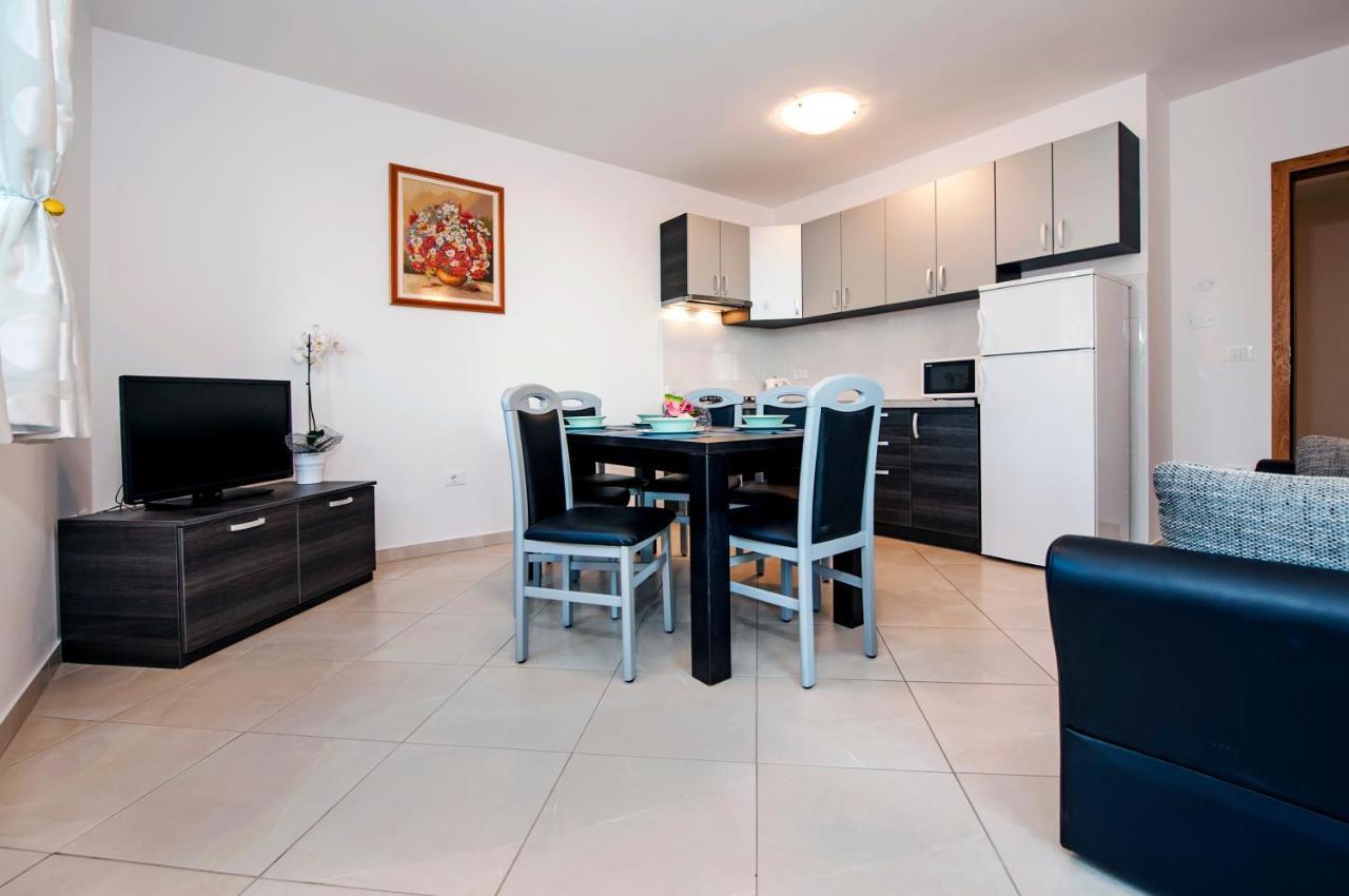 Apartments Centener 罗维尼 外观 照片