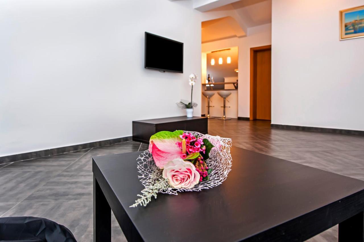 Apartments Centener 罗维尼 外观 照片