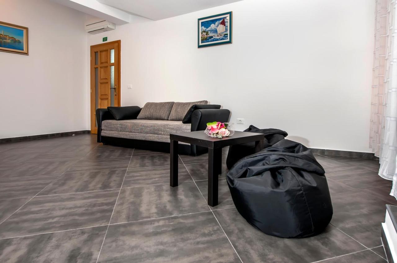 Apartments Centener 罗维尼 外观 照片